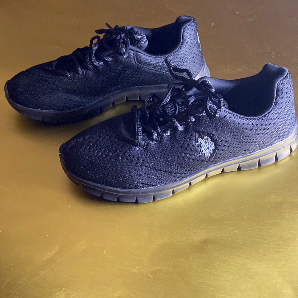 Lightweight black sneakers